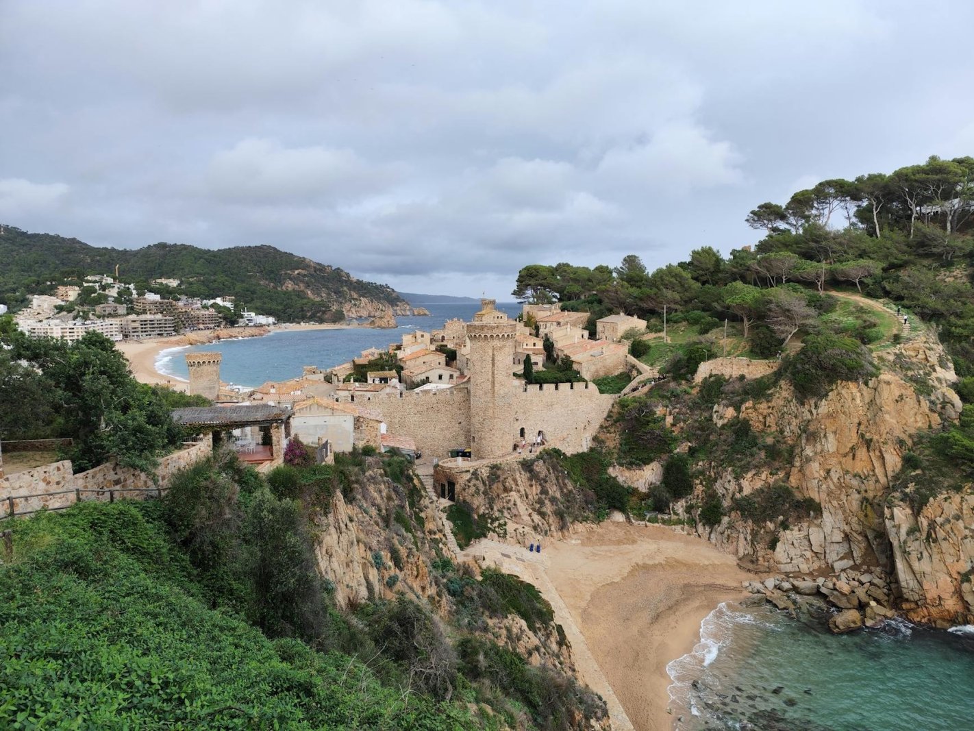 Castillo de Tossa de Mar, fortaleza amurallada junto al mar Mediterr&aacute;neo en Catalu&ntilde;a, Espa&ntilde;a.