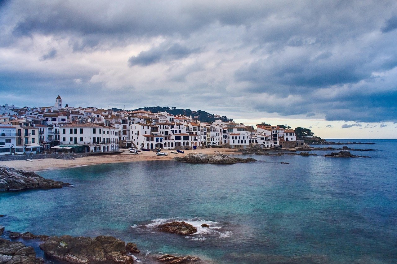 Mar Mediterráneo, pueblo marinero, naturaleza, nubes, paisaje