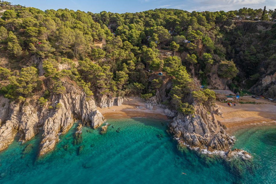 Cala Morisca, calita salvaje del Camí de Ronda entre Lloret y Tossa
