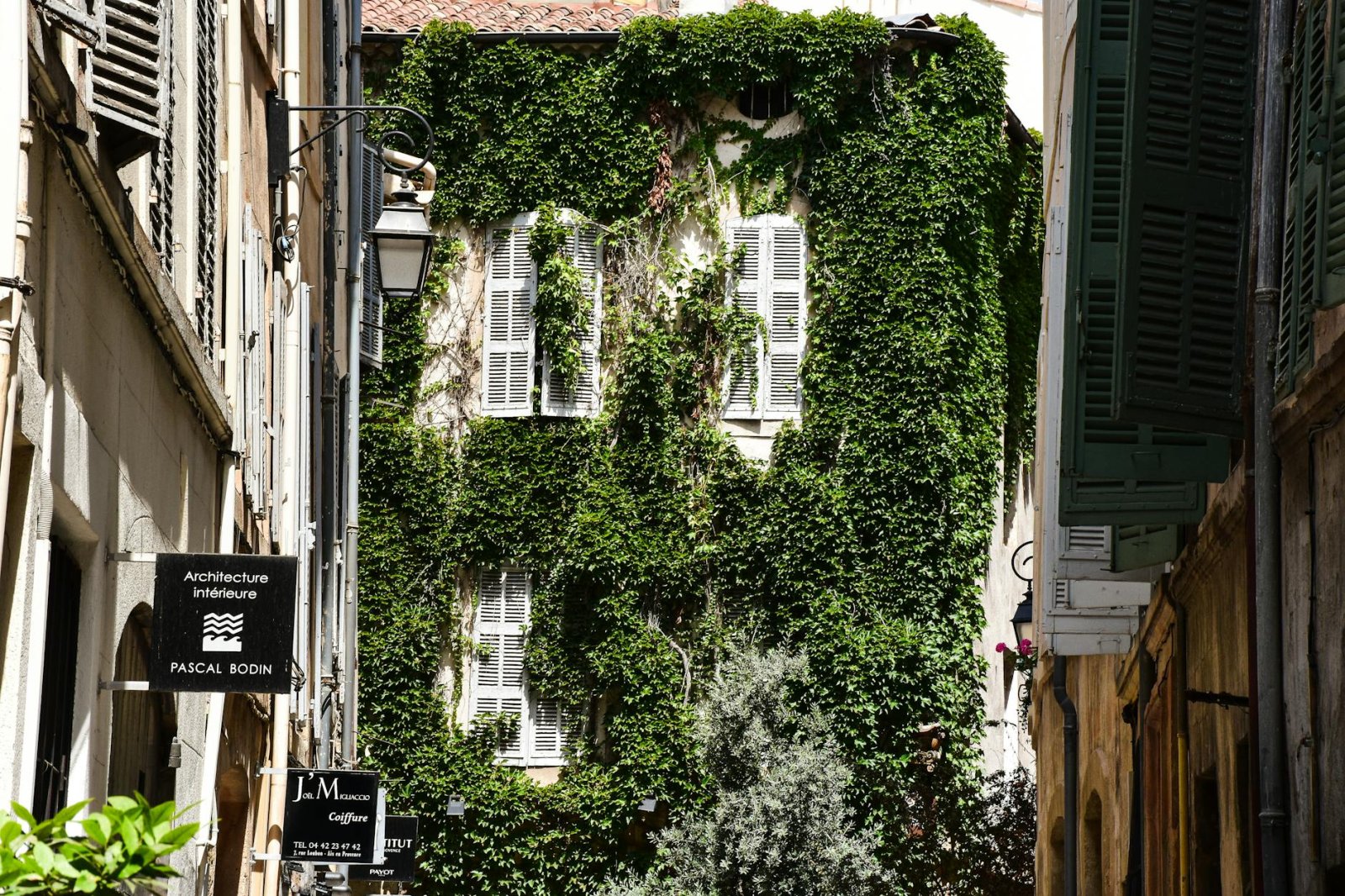 A picturesque ivy-covered building with classic French architecture in Aix-en-Provence, France.