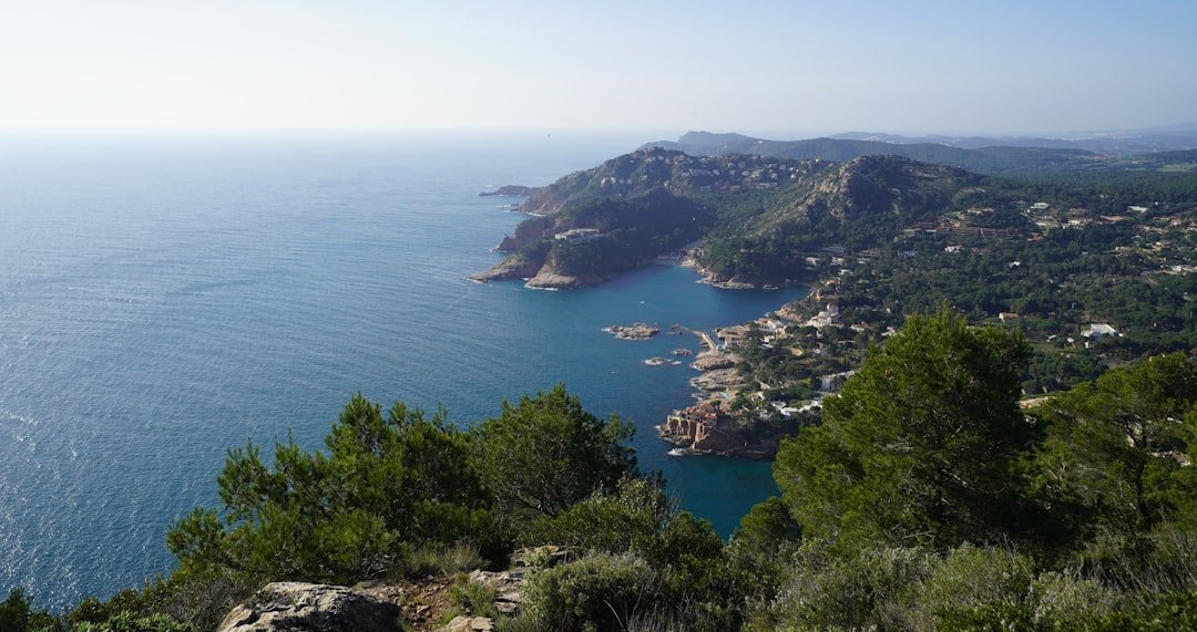 Costa Brava: vistas panor&aacute;micas de Tossa de Mar, un tesoro en la Costa Brava.