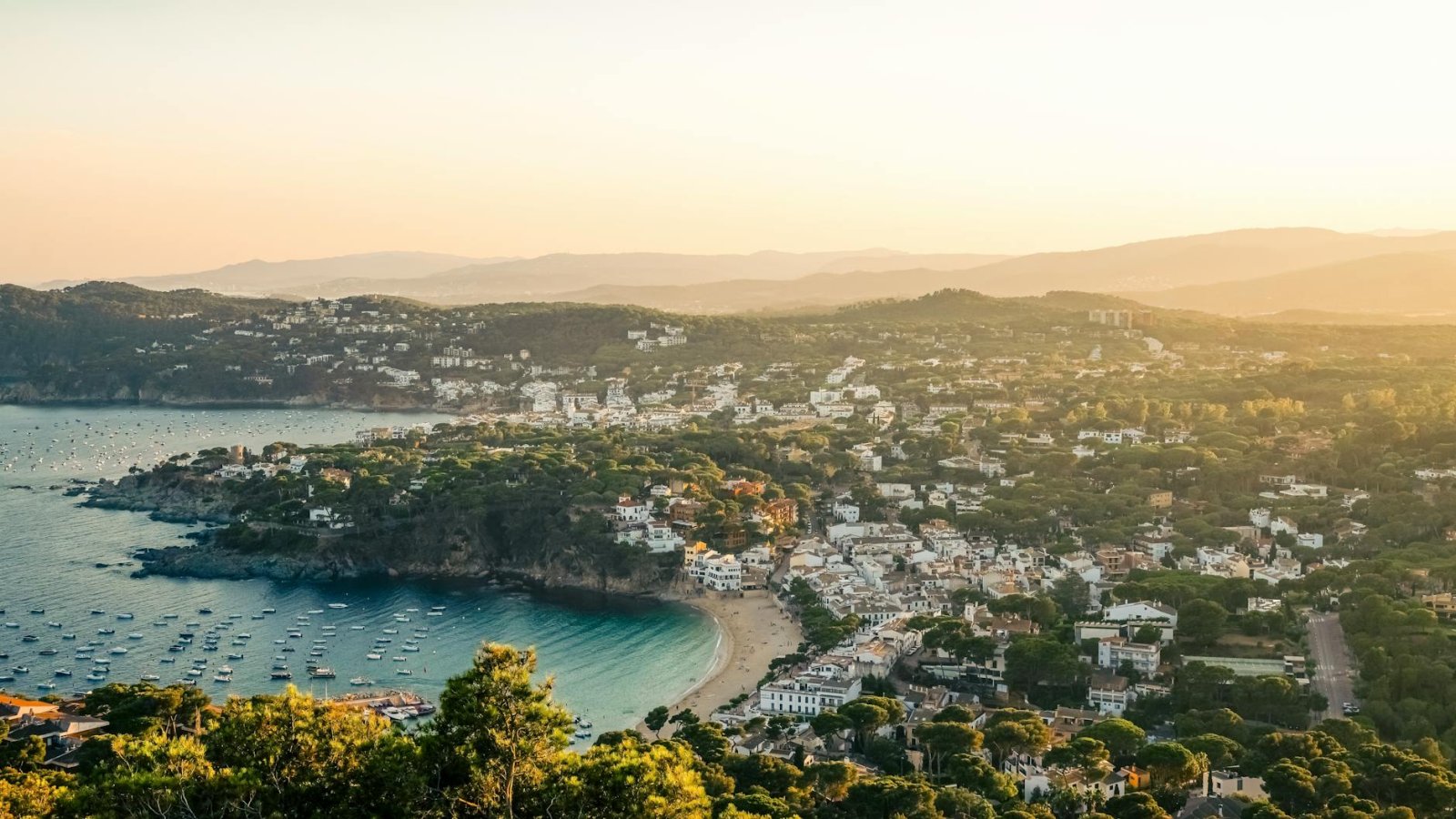 Tours en Lloret de Mar para explorar la Costa Brava en 2026, vistas panor&aacute;micas del Mediterr&aacute;neo.