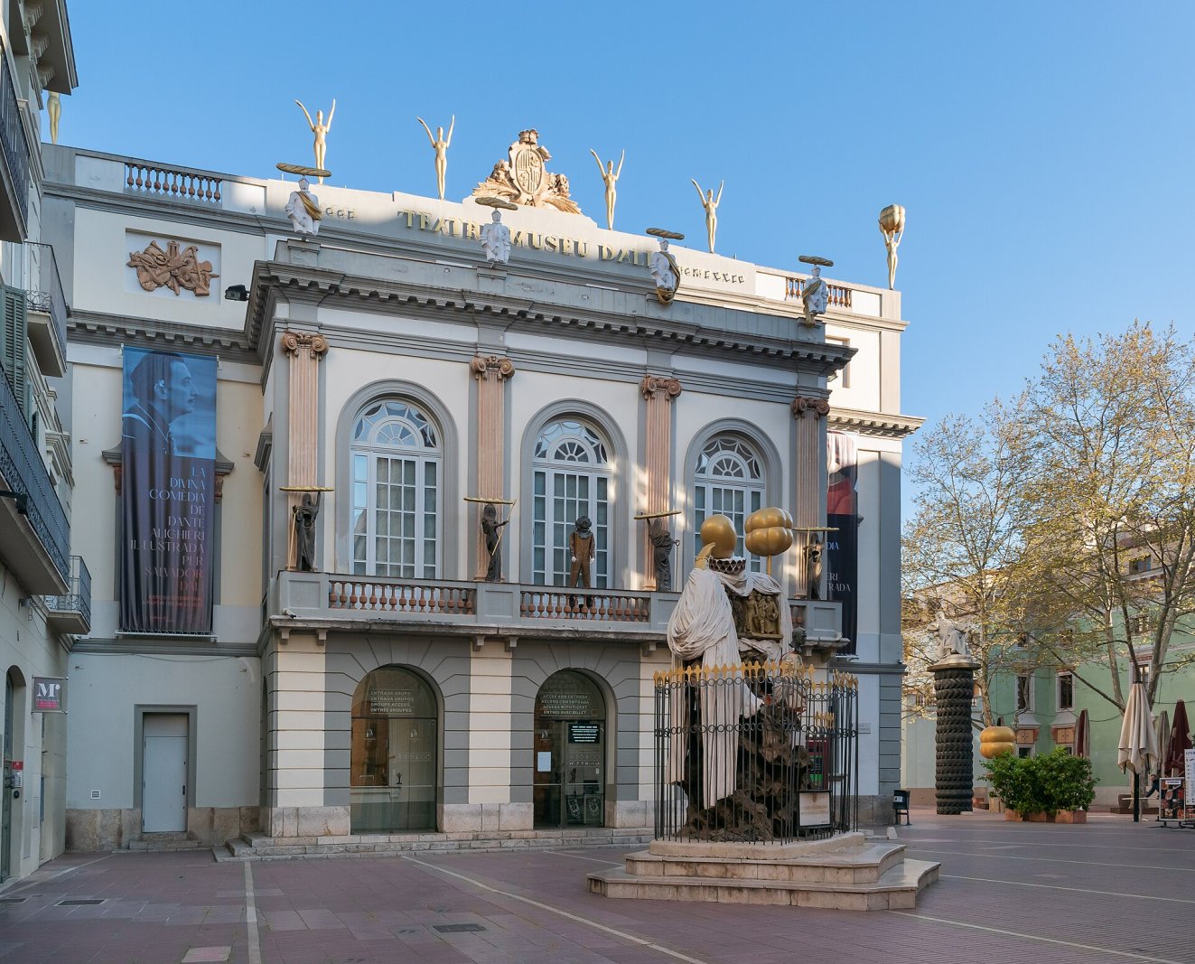 Dalí-Theater-Museum in Figueres, Katalonien, Spanien: ikonische surreale Fassade.