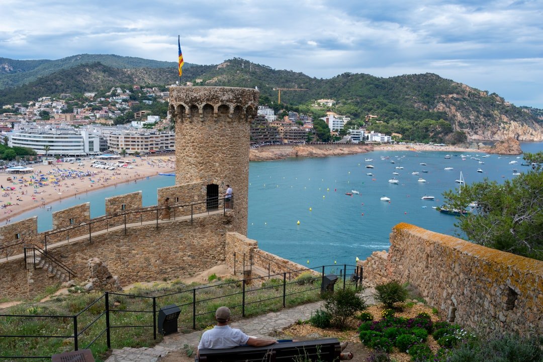 Visita guiada en Tossa de Mar 2026: qu&eacute; ver y c&oacute;mo reservar